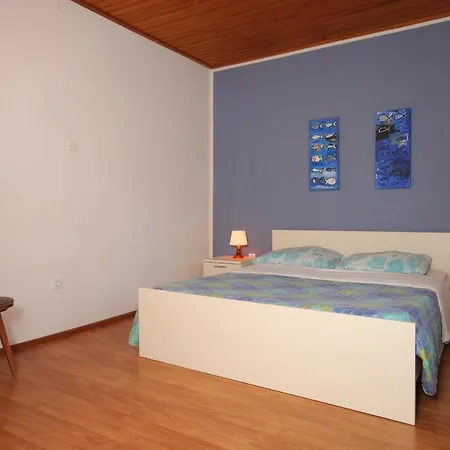 Apartament With A Swimming Pool - 3358 Umag