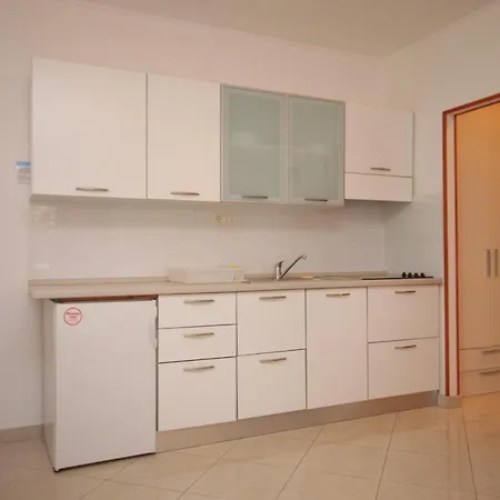 Apartament With A Swimming Pool - 3358