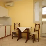 Апартаменты With A Swimming Pool - 3358 *
