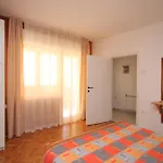 With A Swimming Pool - 3358 Апартаменты Умаг