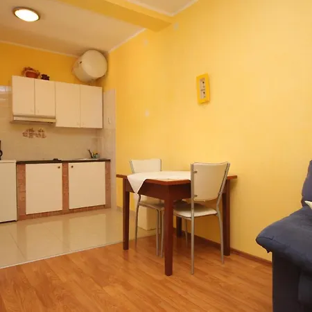 Apartment With A Swimming Pool - 3358