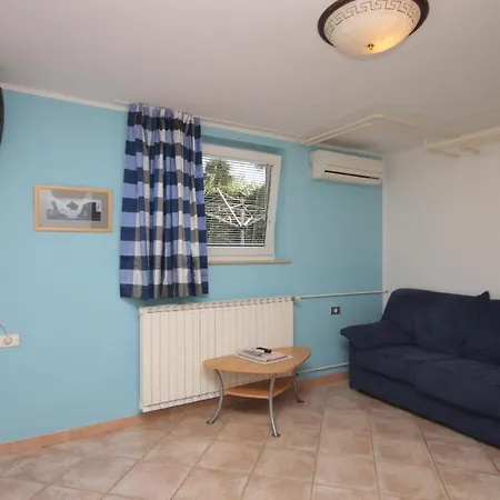 With A Swimming Pool - 3358 Umag