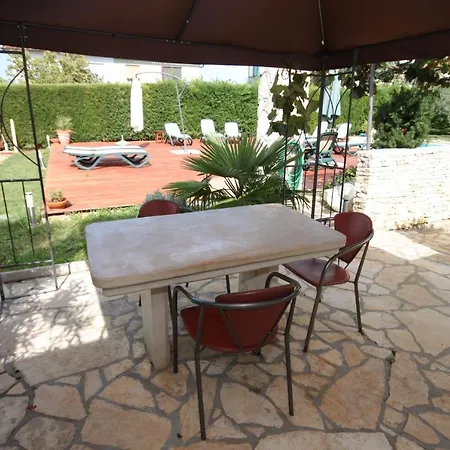With A Swimming Pool - 3358 Umag