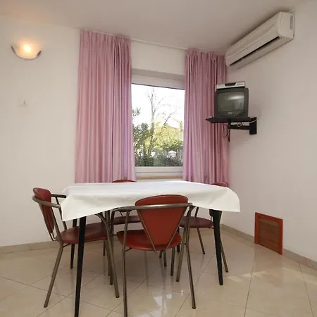 Apartment With A Swimming Pool - 3358 *