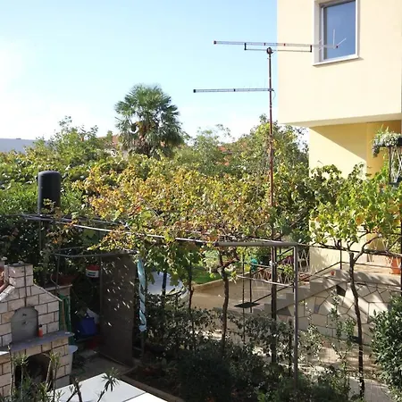 Apartment With A Swimming Pool - 3358