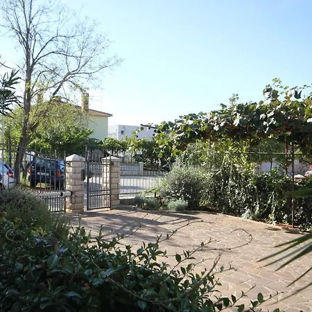 With A Swimming Pool - 3358