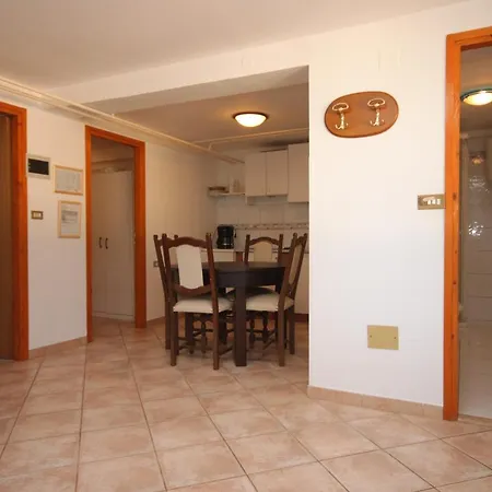 With A Swimming Pool - 3358 Umag