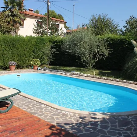 With A Swimming Pool - 3358 Apartman Umag