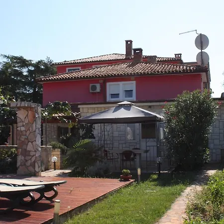 Apartman With A Swimming Pool - 3358 *
