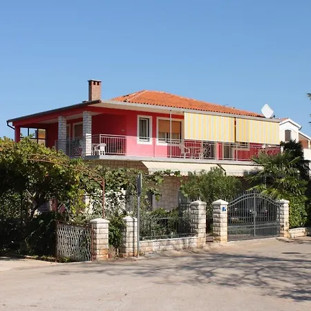 With A Swimming Pool - 3358 Appartement *